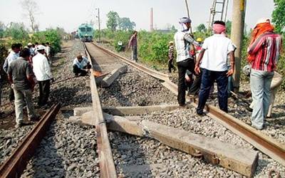 railway track blown maoists20161010125136 l
