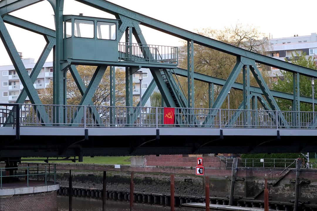 1Mai2023 Bremerhaven Fahnen 2