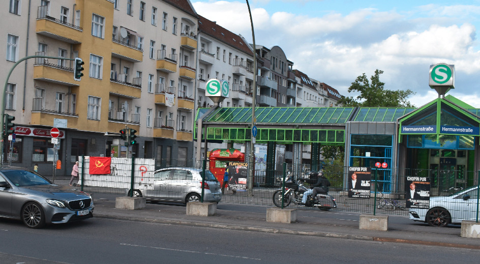 ILA80 Berlin 2021 Fahne 1 Neukölln