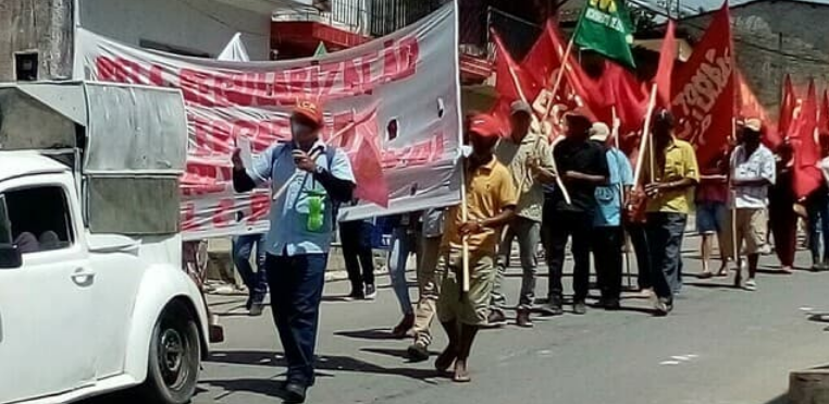 Brasilien Alagoas Bauern fordern in einer kämpferischen Aktion die Legalisierung ihrer Ländereien 2