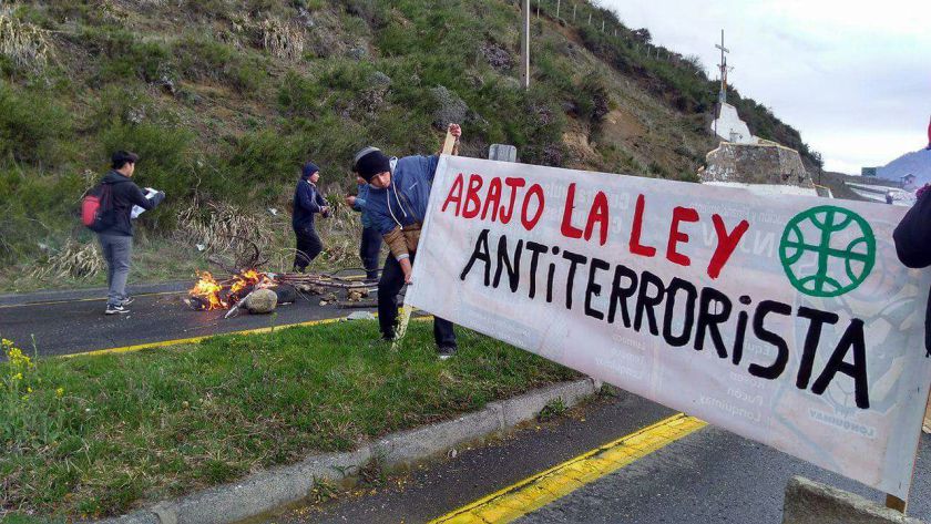 Mapuche Barrikade 1