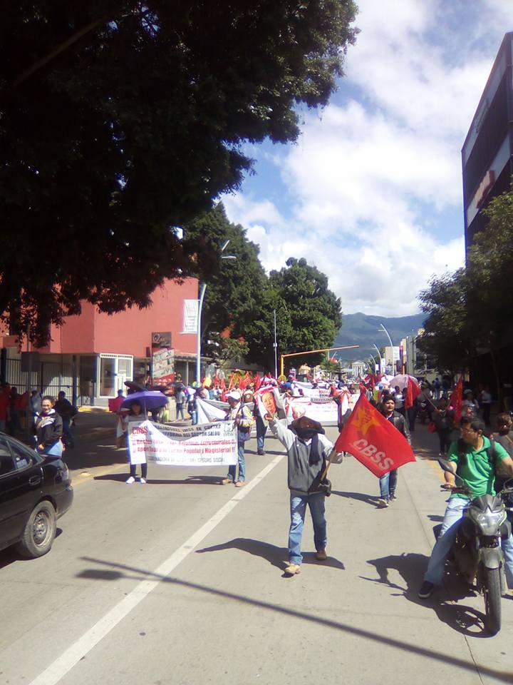 Demonstration Mexiko Sol Rojo