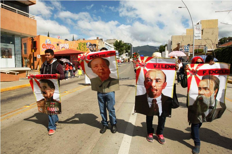 Demonstration Mexiko Sol Rojo 10