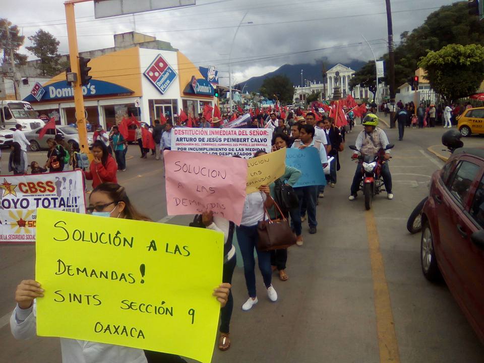 Demonstration Mexiko Sol Rojo