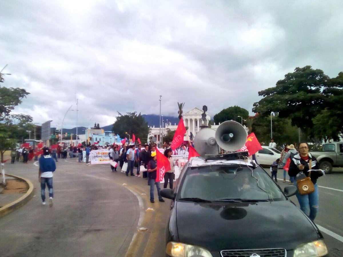 Demonstration Mexiko Sol Rojo 6