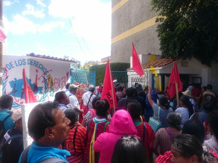 Demonstration Mexiko Sol Rojo