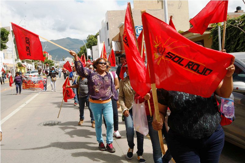 Demonstration Mexiko Sol Rojo 9