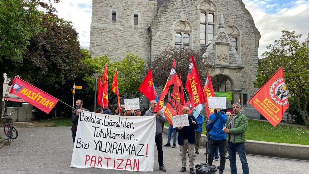 Avrupa Haber Gegen die Repression und Verhaftungen gegen Partizan wurde in Europa protestiert. 5