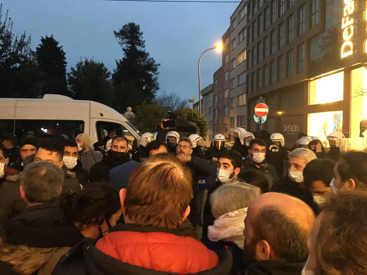 Kadiköy Angriff auf Demo für Gefangene I
