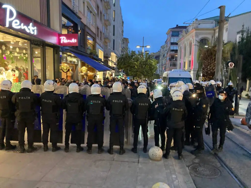 Kadiköy Angriff auf Demo für Gefangene II